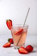 Cold strawberry fizzy tea