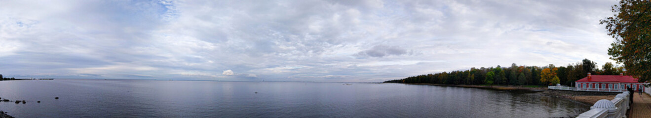 Fototapeta na wymiar panoramic view of the water