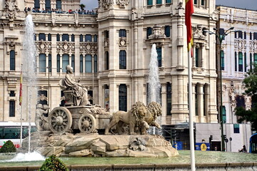 Fototapeta premium Fountain of the Goddess Cibeles (Fuente de La Diosa Cibeles) and Cibeles Center or Palace of Communication Culture and Citizenship Centre in the Cibeles Square of Madrid (Plaza Cibeles).