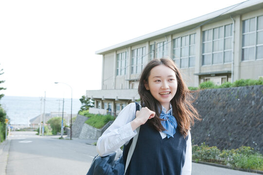 通学途中の女子高生