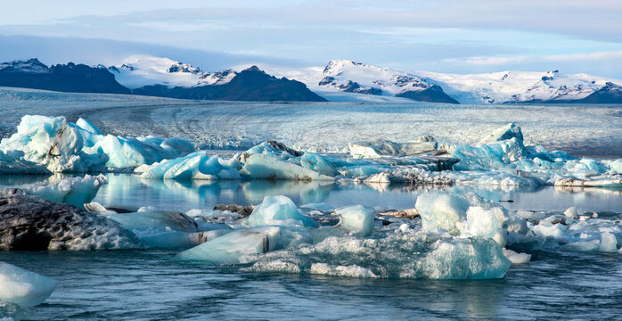 iceberg in jokulsarlon lagoon
