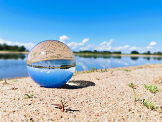 Fototapeta na wymiar Glaskugel am Strand - Glass Sphere at Beach Wallpaper 