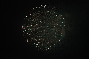 夜を彩る花火です。日本にて。
とても綺麗です。