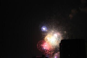 夜を彩る花火です。日本にて。
とても綺麗です。