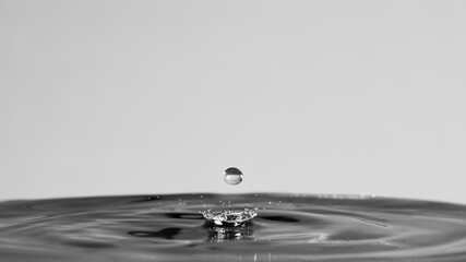 Gotas de agua y ondas