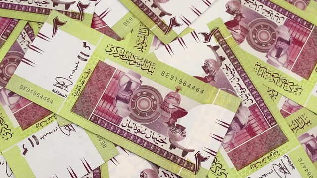 A close up video of two pound notes from Sudan rotating