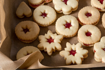 Obraz na płótnie Canvas Linzer Christmas cookies filled with marmalade