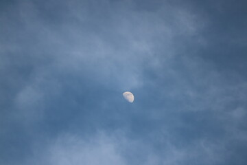 lune dans la nuit 