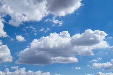Céu azul com nuvens