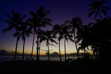 Fototapeta na wymiar Sunset on a beach in Honolulu