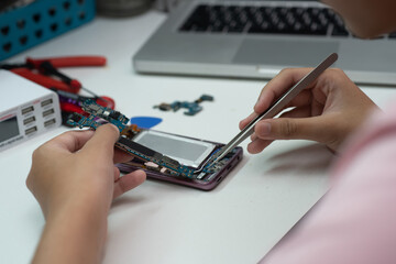 Repair mobile phones or smartphones
