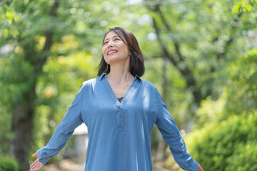 アジア人　シニア女性　ポートレート