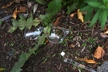 捨てられたメガネ