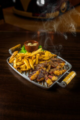 Porção de picanha com batata rústica frita