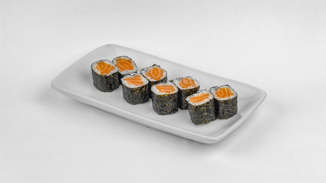 Porção de sushi hossomaki com salmão