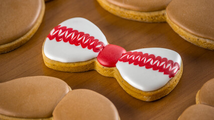 Biscoito assado enfeitados para dia dos pais em formato de gravata