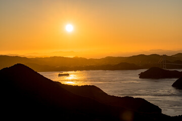 亀老山展望台よりしまなみ海道夕陽
