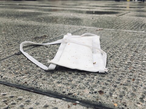 Masque en tissus dans la rue