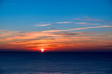 太平洋に昇る朝日 © san724