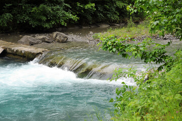 Gebirgsbach in den Alpen