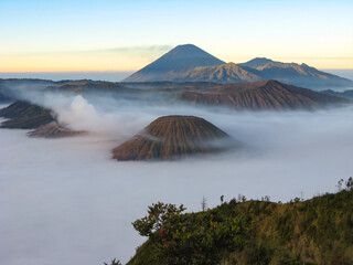 volkano Mount Bromo, Indonesia, in sunrise