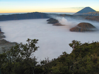 volkano Mount Bromo, Indonesia, in sunrise