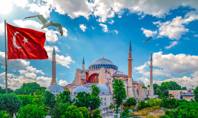 Obraz premium Hagia Sophia Museum, Turkish flag Istanbul, Turkey