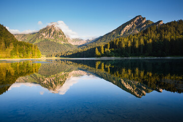 Fototapeta na wymiar Morning views of the turquoise Lake Obersee. Location famous resort Nafels, Swiss Alps, Europe.