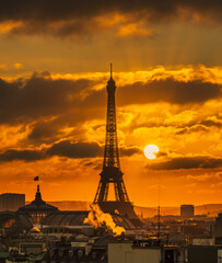 Vue Tour Eiffel avec Soleil à droite