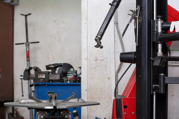 Machine for changing car tire fitting. Wheel tyre repairing.