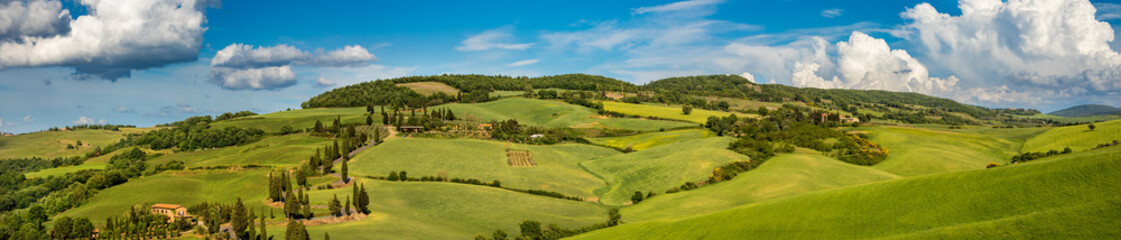 Fototapeta na wymiar Beautiful and miraculous colors of green spring panorama landscape of Tuscany, Italy.