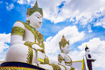 Obraz premium Nakhon Pathom, Thailand - June, 09, 2020 : Big Buddha statue of Chareon Rat Bamrung Temple (Nong Phong Nok Temple) the place of faith in Nakhon Pathom,Thailand