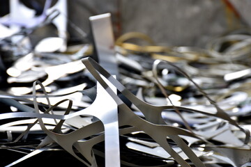 Galvanized steel sheet to be prepared for recycling at the smelter in the production process with selective focus on