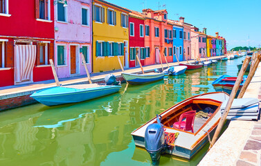 Fototapeta na wymiar Canal in Burano in Venice