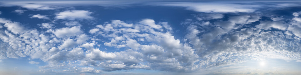 Naklejka na ściany i meble Nahtloses Panorama mit blau-weißem Himmel 360-Grad-Ansicht mit schöner Bewölkung zur Verwendung in 3D-Grafiken als Himmelskuppel oder zur Nachbearbeitung von Drohnenaufnahmen