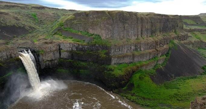 Stunning Palouse Falls Washington Waterfall in Cinema 4K 60P