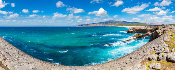 Atlantic ocean coast in Portugal © Sergii Figurnyi