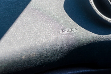 Airbag Schrift im Auto, auf der Armatur