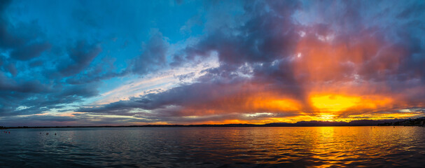 Fototapeta na wymiar Sunset on Garda lake in Italy