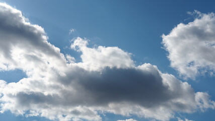 Naklejka premium 爽やかな青空と白い雲