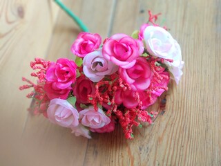 pink roses on a wooden table