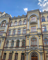 Fototapeta premium facade of the old building