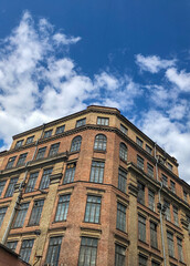 Fototapeta na wymiar old building with blue sky