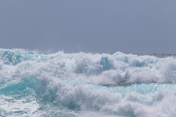 wilde Wellen auf Sao Miguel, Azoren 