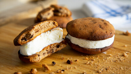 Chocolate cookies with ice cream