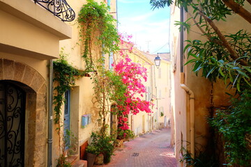 Fototapeta na wymiar Old town of Hyeres, France