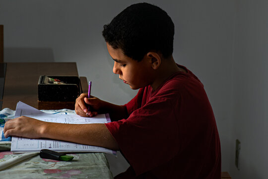 momento do dever escolar em tempo de pandemia covid19