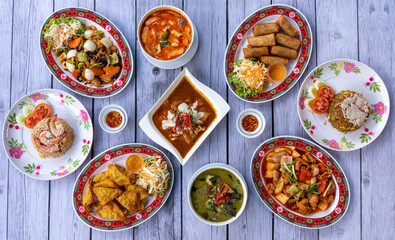 Fototapeta na wymiar Thai Mixed Dishes of Food 