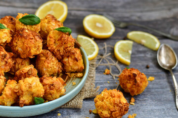  Deep fried chicken   popcorn nuggets with sauce