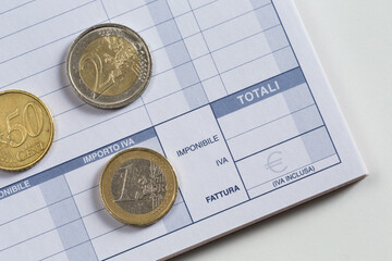 Libretto fatture fiscali con monete